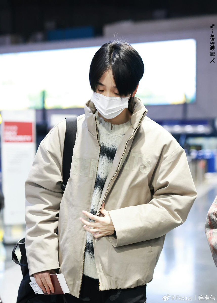 Leaving Beijing, heading to Paris 😎
Have a good flight!

©Focus｜连淮伟
#LianHuaiwei #连淮伟 #Huaiwei #Cpop #ParisFashionWeek