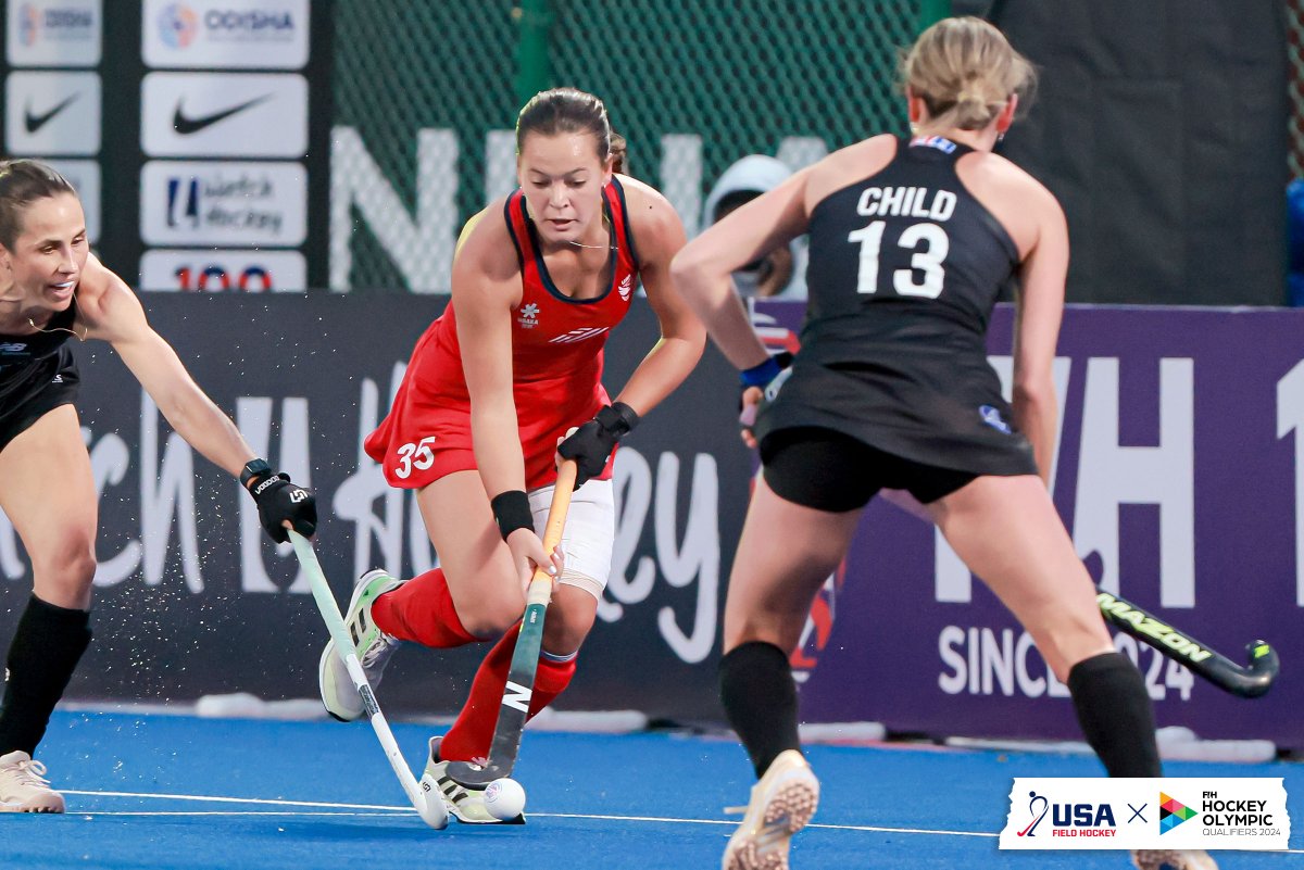 USAFieldHockey's tweet photo. In their final pool game of the @FIH_Hockey Olympic Qualifier, No. 12 USWNT faced No. 10 New Zealand. With a spot in the semifinals on the line, USA tallied in the second quarter and held on for the 1-0 shutout win behind a great defensive performance. 🇺🇸

https://t.co/7azUdmE1qR https://t.co/PZYwCI33To