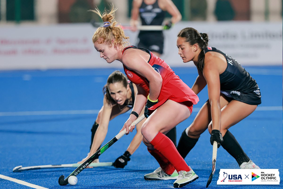 USAFieldHockey's tweet photo. In their final pool game of the @FIH_Hockey Olympic Qualifier, No. 12 USWNT faced No. 10 New Zealand. With a spot in the semifinals on the line, USA tallied in the second quarter and held on for the 1-0 shutout win behind a great defensive performance. 🇺🇸

https://t.co/7azUdmE1qR https://t.co/PZYwCI33To