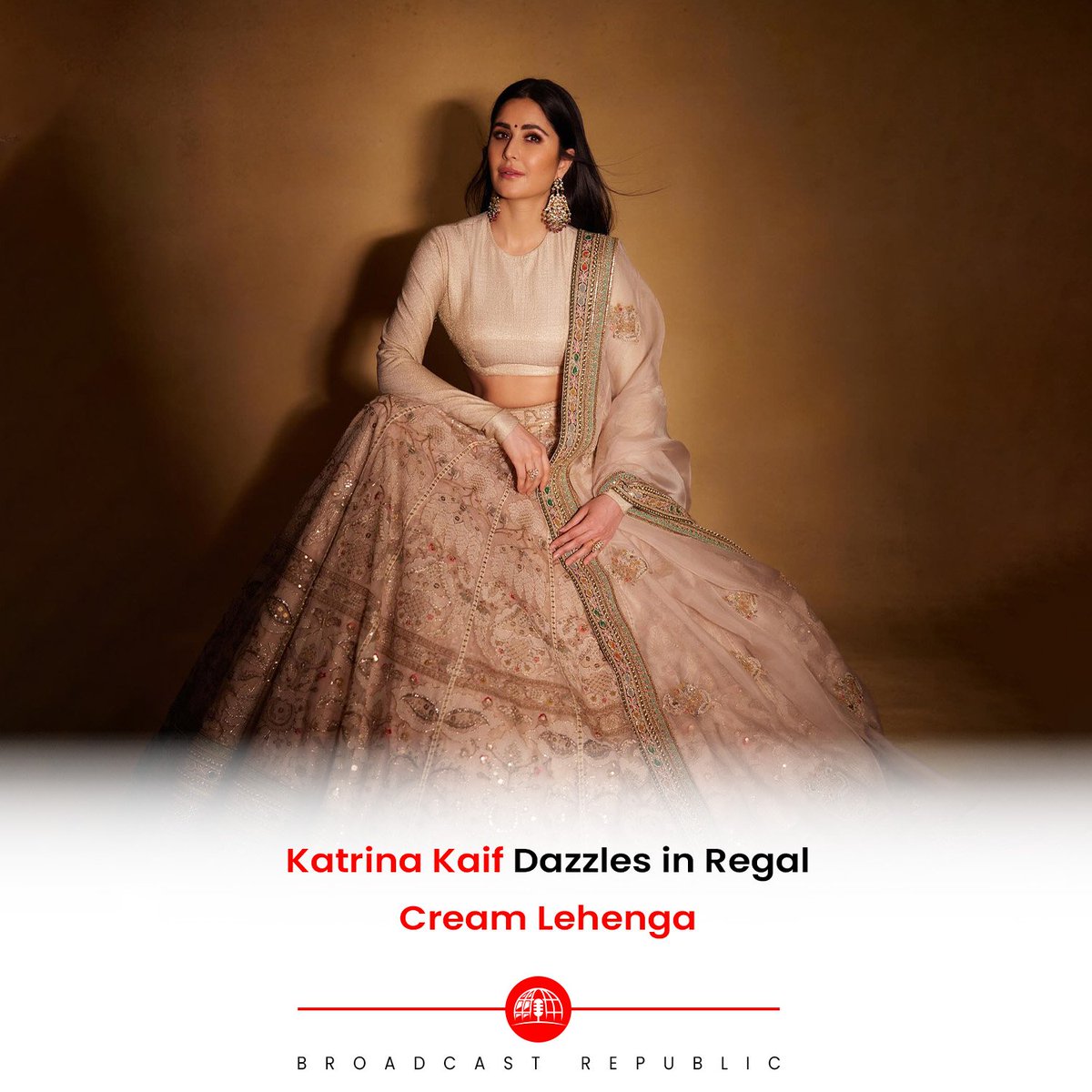 Bollywood sensation Katrina Kaif stole the spotlight at the star-studded wedding reception of Aamir Khan's daughter, Ira Khan, and Nupur Shikhare. 

#BroadcastRepublic #KatrinaKaif #BollywoodFashion #CelebrityStyle #RegalLehenga #WeddingSeason #Fashion