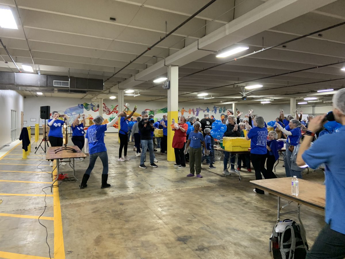 MichaelWTipton's tweet photo. A few photos of our 200+ amazing @BCBSLA, @EntergyLA &amp; @HealthyBlueLA volunteers who packed 75,000+ meals for those in need at @brfoodbank - similar events taking place across the state later this week, in total packing 200,000 meals for the people of Louisiana! https://t.co/IYlyFsPAra
