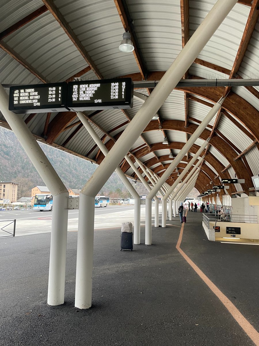 Altibus's tweet image. 📢 Prochain arrêt : la gare de Moûtiers-Salins-Brides-Les-Bains 🚈 !
Pour les stations ❄️ de @Brideslesbains @ChampagnyenV @courchevel @latania3vallees @LesMenuires @Meribel3vallees @Pralognan @Valmorel_alps ou @Val_Tho rendez-vous à la gare routière pour prendre votre navette 🚍