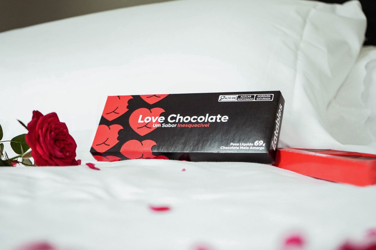 lovechocolatebr's tweet photo. Imagine-se olhando para o mozão na cama nesse mesmo ângulo 🤫😏. Com o love chocolate tudo é possível 🍫🔥😈 

 #casalsafado #amor #casal #safadeza #crush #casalperfeito #casalapaixonado #indiretasbemdiretas #humor #humorsafado #relacionamento #gifsafados #purasafadeza https://t.co/K3JOWKmy3P