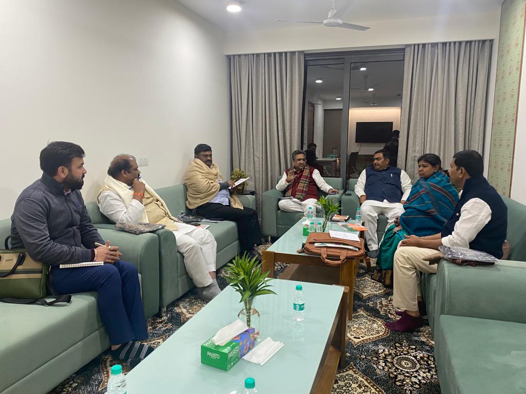 DugyalaPradeep's tweet photo. ఈ రోజు ఢిల్లీలో బీజేపీ తెలంగాణ రాష్ట్ర ఇన్‌ఛార్జ్ @sunilbansalbjp గారు,  బీజేపీ రాష్ట్ర ప్రధాన కార్యదర్శిగా(Org) శ్రీ చంద్రశేఖర్ గారు నిర్వహించిన సమావేశంలో సహచర బీజేపీ రాష్ట్ర ప్రధాన కార్యదర్శులు @ShruthiBangaru గారు, @GPR4BJP గారు, కాసం వెంకటేశ్వర్లు గారి తో కలిసి పాల్గోనడం  జరిగింది.