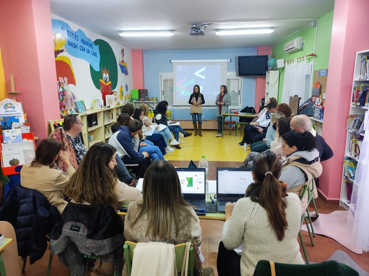 Listos.... Ya..... Así comenzamos con @garcinotario y el @cepantequera  el segundo trayecto formativo de nuestra #comunidaddeaprendizaje @DeOscua