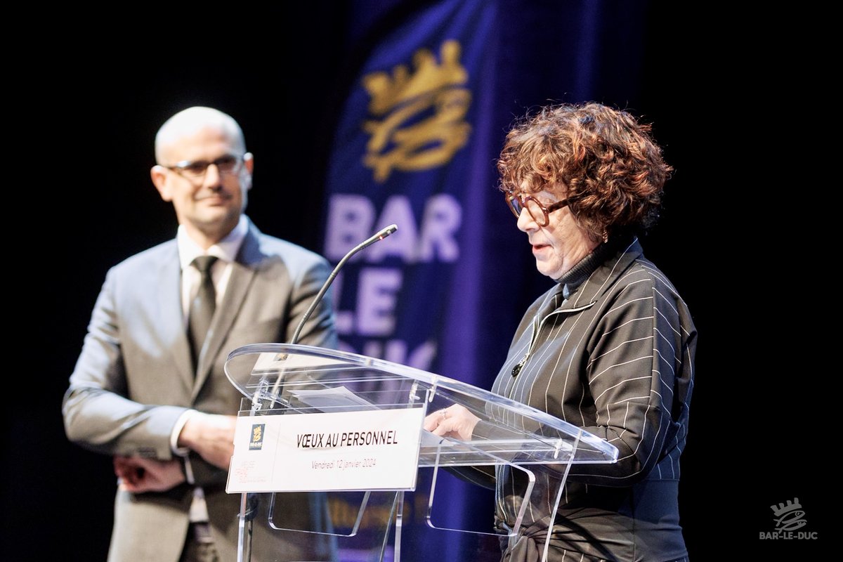 meusegrandsud's tweet photo. 📷Cérémonie des vœux🍾 au personnel de Meuse Grand Sud, avec la remise 🥇des médailles du travail et la mise à l'honneur de nos retraités par Martine JOLY, présidente de MGS. 
#ceremonievoeux #convivialité #médaillés #retraités https://t.co/iEgmGJ0Y5M