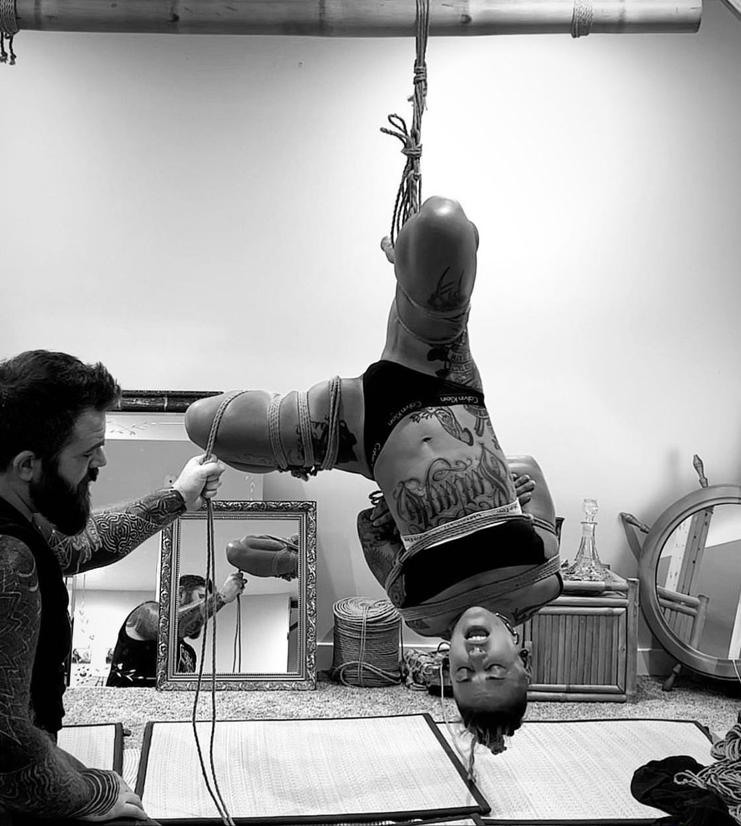 *smooch* <a href="/DominaDaemon/">Bay Area Dominatrix ✙ Domina Daemon</a>