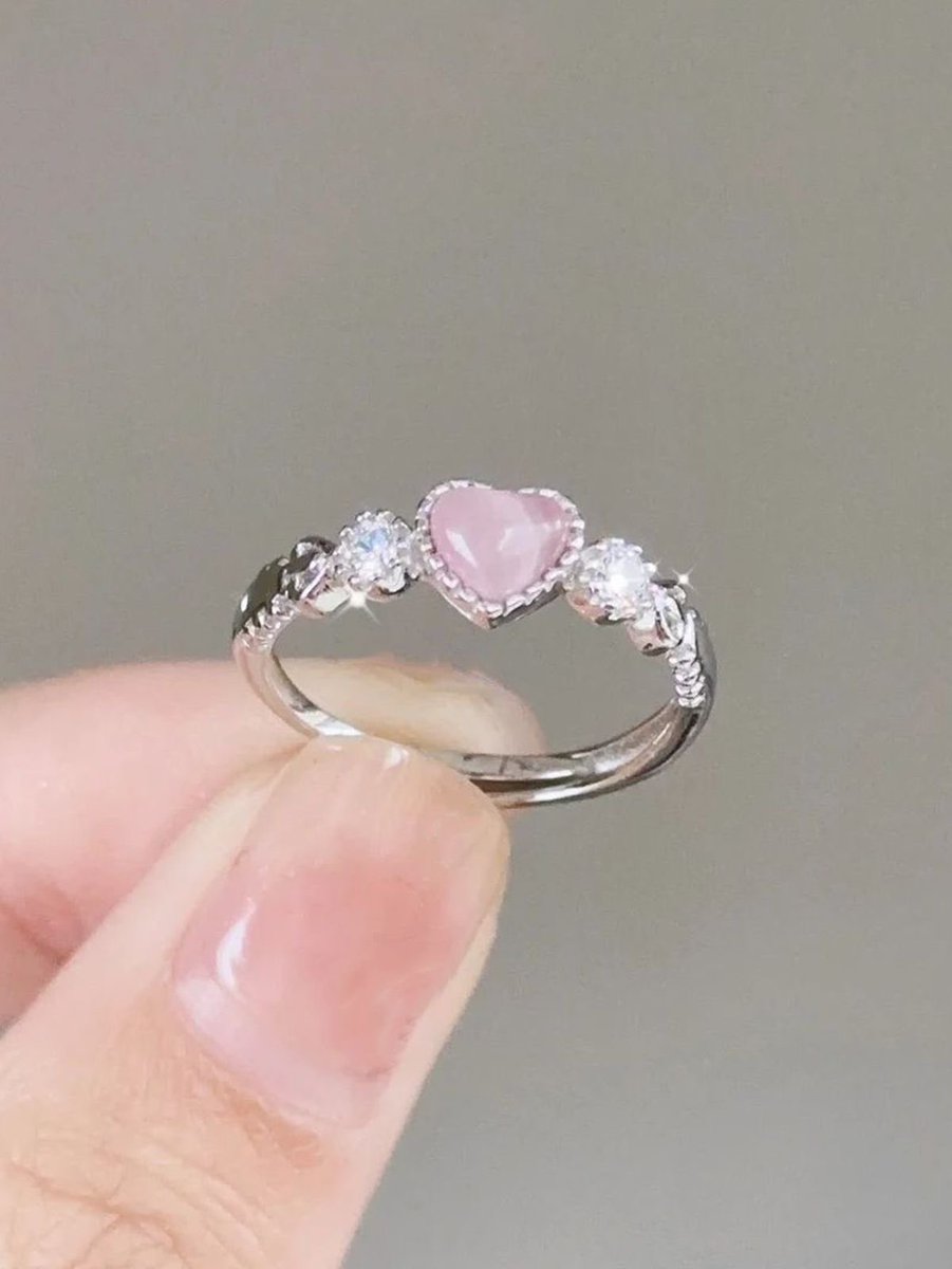SoftnessDaily's tweet photo. love heart ring 🎀 https://t.co/8MfMrjF83P