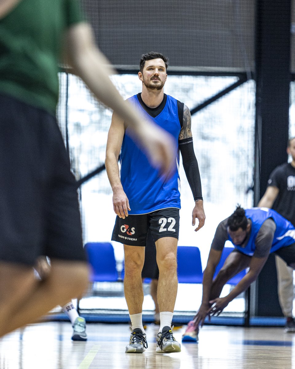 ✍️ Informējam, ka komandas sastāvu papildinājis aizsargs Andris Misters. 

Andri, sveicam Ogrē🤝

#mesesamogre🔵⚪️