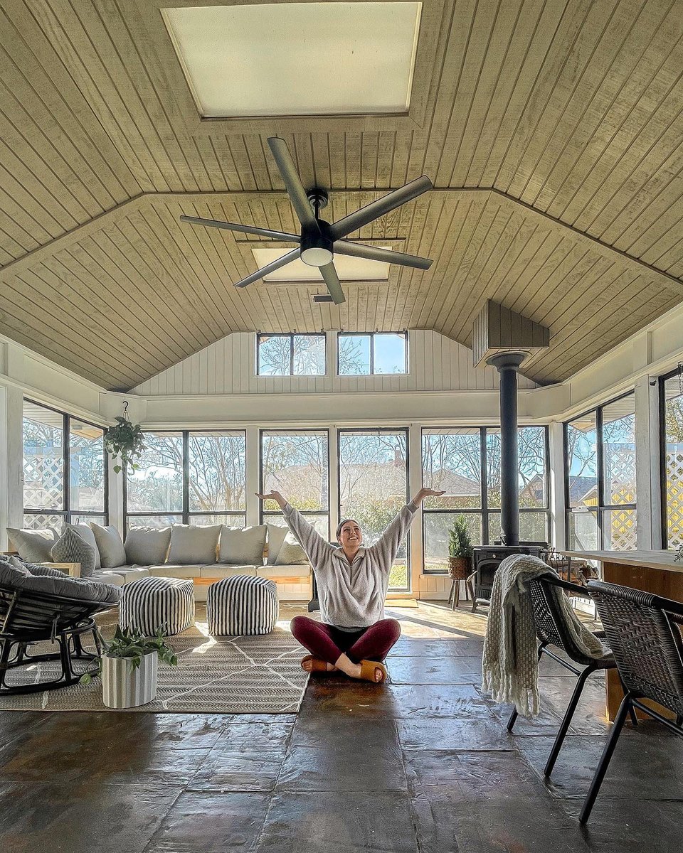 HunterFanCo's tweet photo. If it's cold where you are, we know you're dreaming of those nice spring days. Upgrade your outdoor space with the Solaria for more comfortable relaxation. https://t.co/Lv9kubXMNN
(IG photos @doxey_days 💚)
#sunroomdecor #ceilingfans #outdoorliving #homeinspo #hunterfan https://t.co/TmrjcrHipg