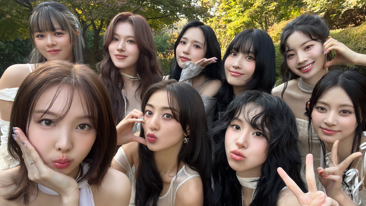 godmitzu's tweet photo. TWICE ARE THE MOST BEAUTIFUL FAIRIES https://t.co/DK45MGOpbE