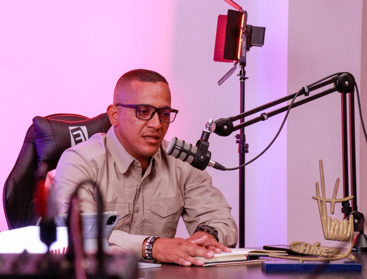 Manueljuventud2's tweet photo. #16Ene Arrancamos una nueva temporada de #Parlamentando, hablamos del Mensaje Anual del Pdte.@NicolasMaduro con el concejal Johan Rojas, presidente de la Cámara Municipal y también conversamos sobre los planes legislativos a ejecutar durante el 2024 #TransformarPorElFuturo https://t.co/XvaKjyyM2t