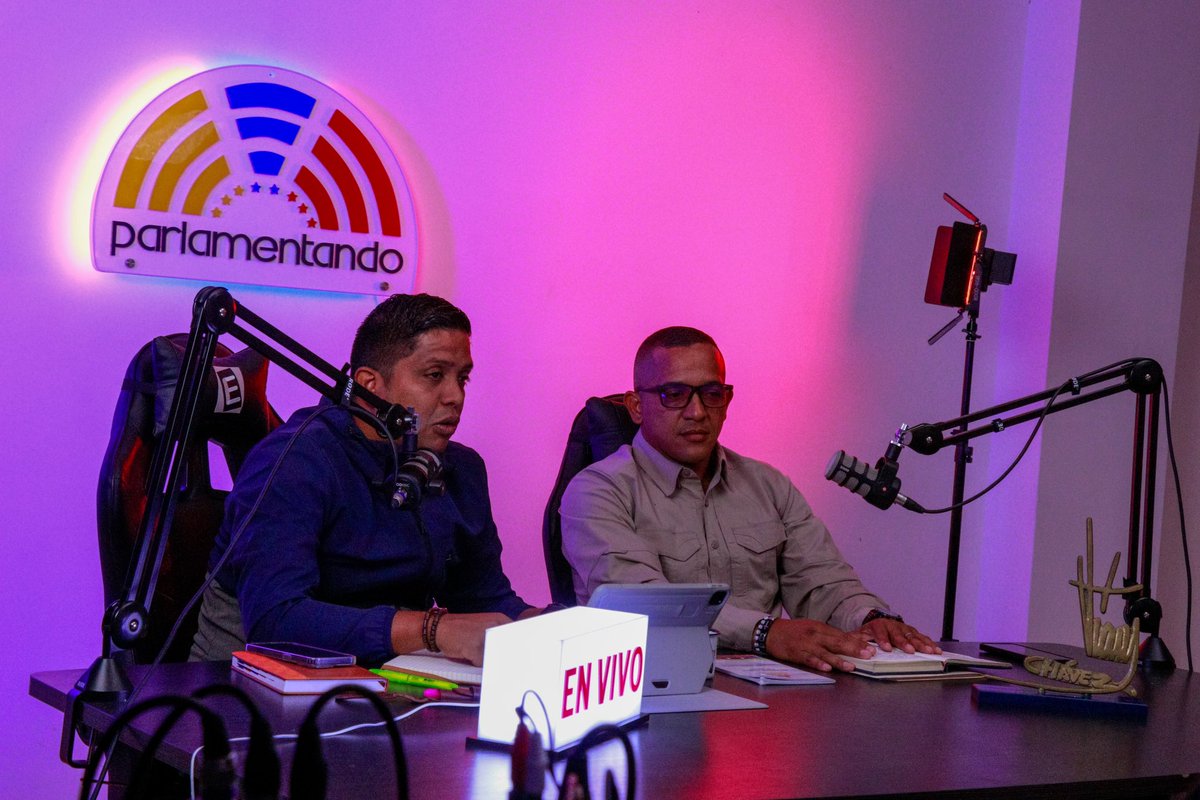 Manueljuventud2's tweet photo. #16Ene Arrancamos una nueva temporada de #Parlamentando, hablamos del Mensaje Anual del Pdte.@NicolasMaduro con el concejal Johan Rojas, presidente de la Cámara Municipal y también conversamos sobre los planes legislativos a ejecutar durante el 2024 #TransformarPorElFuturo https://t.co/XvaKjyyM2t