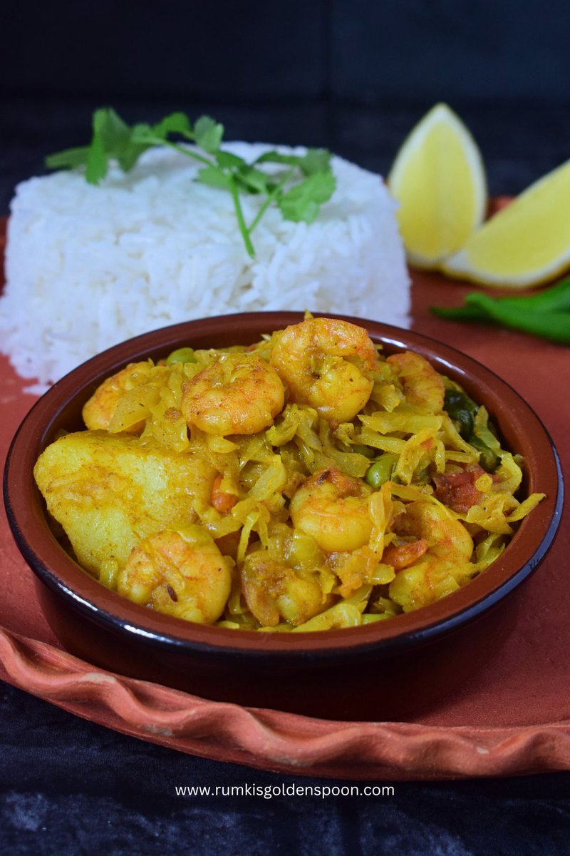 RumkiSpoon's tweet photo. Recipe link: https://t.co/cAQKMc0zRf
#chingrimachdiyebandhakopi aka #bandhakopichingrirghonto is a popular #traditionalbengalifood. It is mostly relished as side with teamed rice.
#homemade #indianfoodbloggers #delicious #nonvegetarian #cabbagerecipes #comforting #goodfood https://t.co/8QiPN33SwY