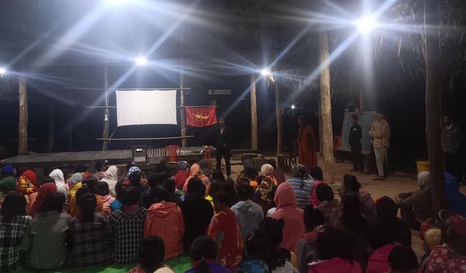 ElinaCHO8's tweet photo. All Burma Federation, Yangon based student union has showed a revolutionary film to the determined local civilians and protested against #MyanmarMilitary in #Butalin township, #Sagaing region.
#WarCrimesOfJunta
#2024Jan16Coup
#HelpMyanmarIPDs
#WhatsHappeninglnMyanmar https://t.co/T9SAt7ryLh