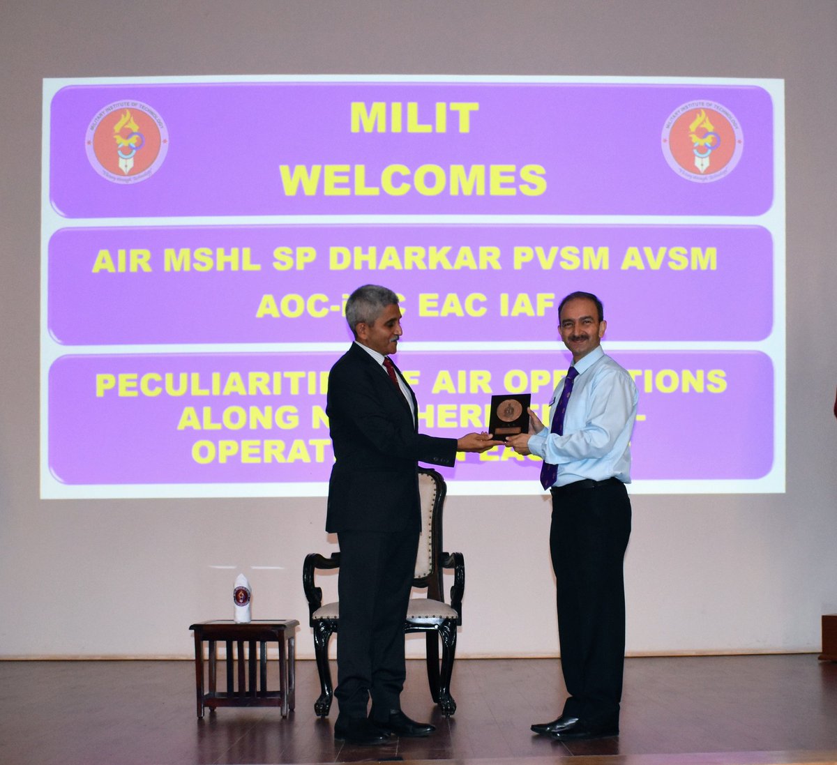 HQ_IDS_India's tweet photo. Air Mshl SP Dharkar, AOC-in-C Eastern Air Command, #IAF gave an insightful talk at #MILIT, Pune on "Peculiarities of Air Operations Along the Northern Front of India".
He interacted with the staff and officers of flagship courses #DSTSC & #NTSC and shared his perspective on the unique challenges for air operations, crucial to India’s national security.