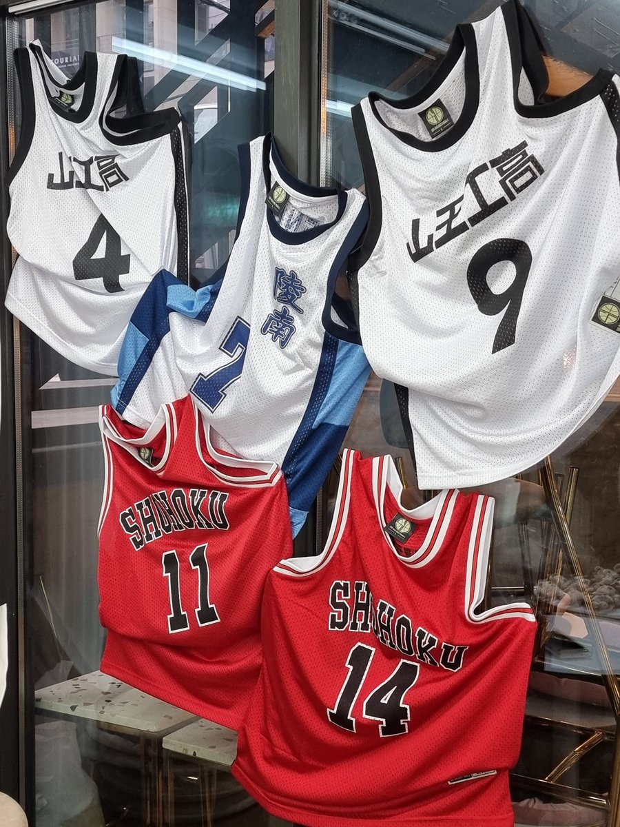 nikeadidas1114's tweet photo. 4.7.9.11.14 ~𝕄𝕪 𝔽𝕒𝕧𝕠𝕣𝕚𝕥𝕖 𝔹𝕠𝕪𝕤~
주말에 다녀왔습니다 🤩

다른 카페들에서 못 본 새로운 디피들이 많아서 눈이 즐거웠고
무엇보다 저 역시 이 다섯 소년들을 모두 사랑하기 때문에 더 즐거웠다네요 😍💖

#우리들의_코트는_어땠어
#그_시절_내가_좋아했던_농구소년들 https://t.co/032XytV8ch
