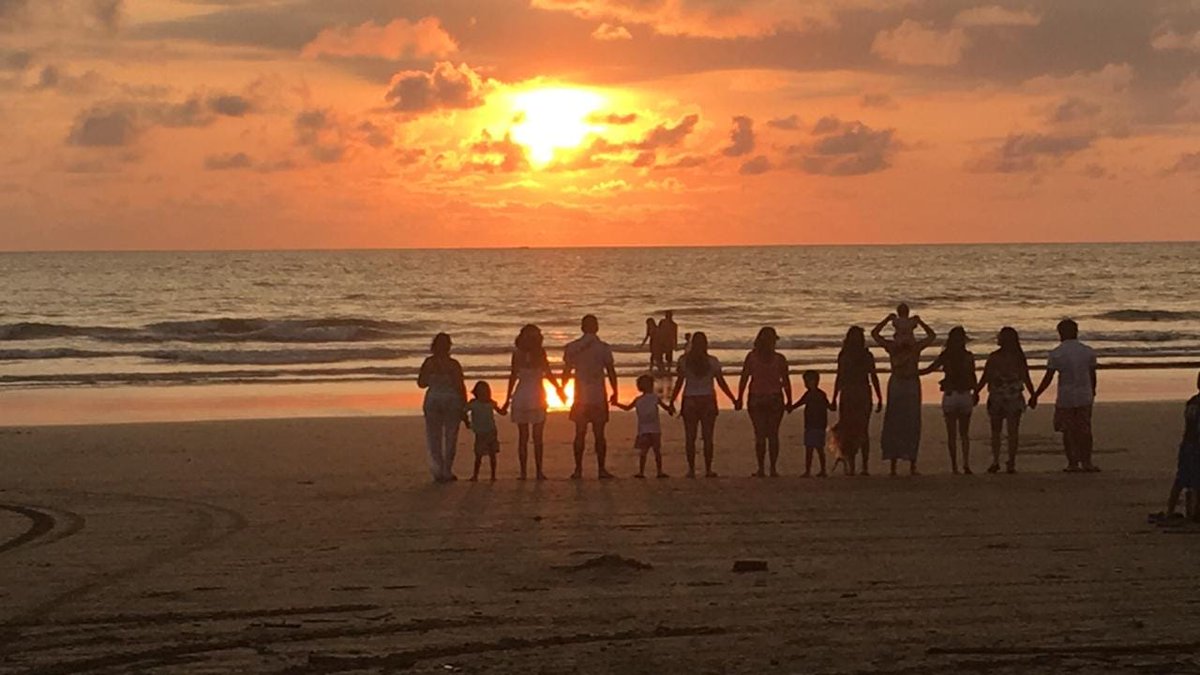 AndrsRecalde17's tweet photo. Somos una familia feliz. ❤️
#beachlover #tanning #perfectcolor #smile #beauty 
#happiness #justhavinfun #brunette #love #fashion #bikinigirl 
#sunnyday #salinas #montañita #tattoedgirl #wildbikini #landscape #familylove https://t.co/wWKivSGMJB
