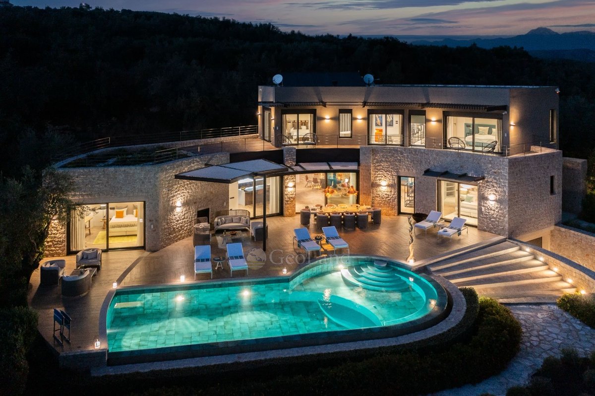 geoland_estate's tweet photo. The villa is situated near Costa Navarino and the Golf Club House. The villa has been build following a moon shape. Villa's code: 4506. Visit for more!
#geoland #geolandmessinia #realestate #villa #forsale #gialova #pilos #messinia #greece
https://t.co/oy7zil5Oot https://t.co/JF9wN92Xou