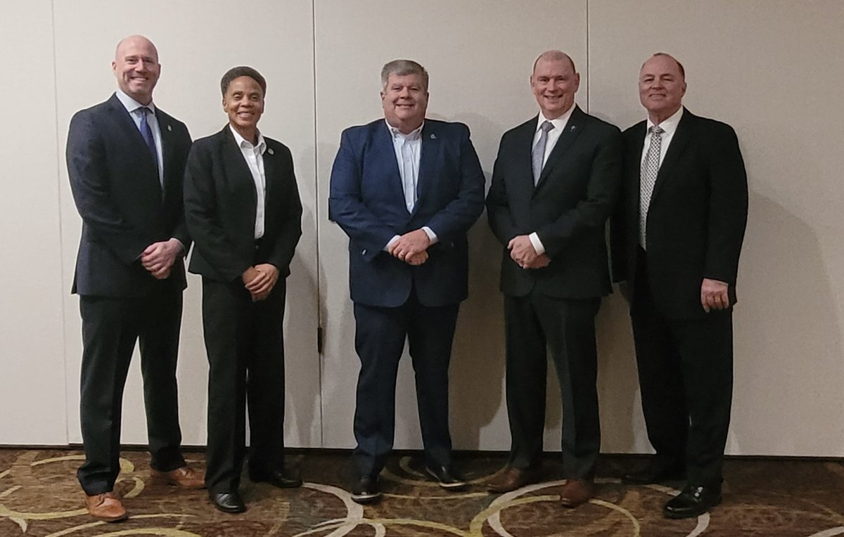 ilfbinaa1951's tweet photo. On January 11, 2024, The IL Chapter of the FBI NAA swore in the newest board members to the State Board, Northern Board and the Railsplitter Board. The IL Chapter would like to thank outgoing President Brian Goss for his leadership as the IL State Board President
@FBINAAQuantico https://t.co/2QkY5jWDE4