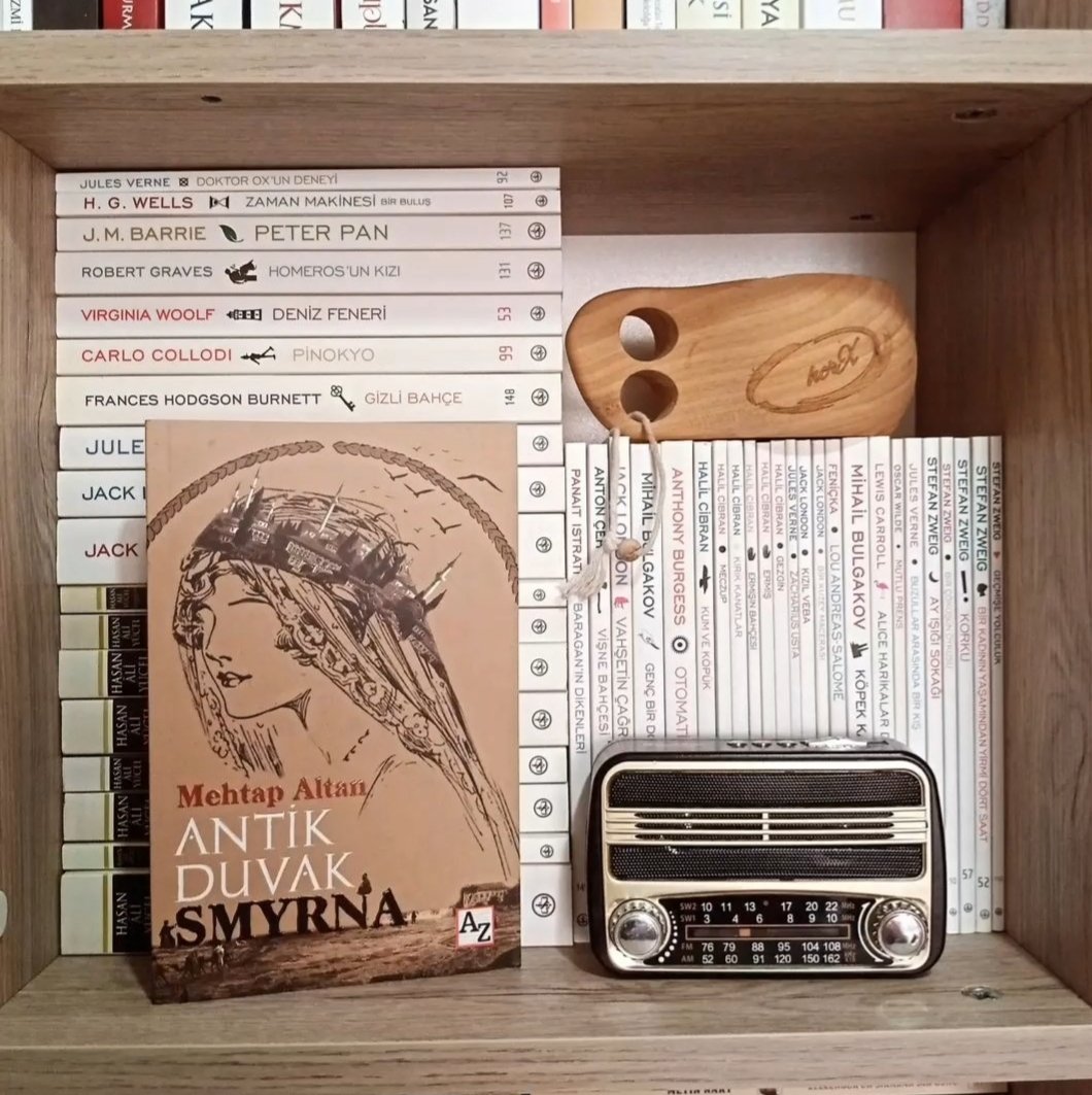 Mehtap_Altan's tweet photo. "Antik Duvak Smyrna"dostokurların samimi cümlelerinde İzmir'e selâm vermeye devam ediyor...

#antikduvaksmyrna #azkitap https://t.co/020GlIzyQg