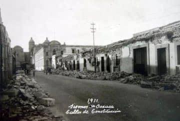 nvinoticiasoax's tweet photo. ¿Lo sabías? Fue alrededor de las 20 horas del 14 de enero 1931, hace 93 años, que un terremoto de 7.8 proviniente de Loxicha comenzó a sacudir ferozmente la tierra, dejando a la ciudad de #Oaxaca en ruinas y redefiniendo el rumbo de nuestra historia como pueblo. https://t.co/dBOPdsgkh8