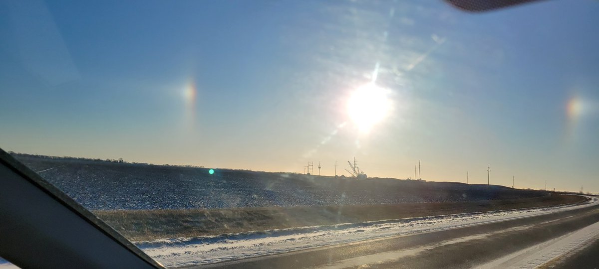 EEigenbrod's tweet photo. @ChrisYatesWx sun dog in southeast sky thus morning https://t.co/tE9CoU4v6b