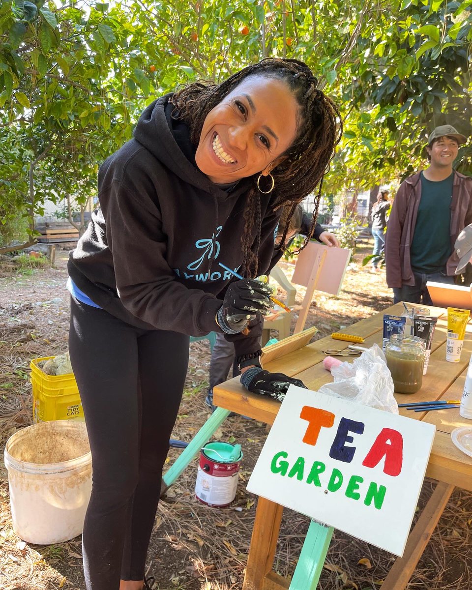 PlayworksSoCal's tweet image. This past Saturday, our incredible AmeriCorps coaches stepped up for a day of service at Fountain Community Gardens. Committed to making a difference, they embody the spirit of service that defines AmeriCorps. Celebrating unity, kindness, and impactful service! @AmeriCorps 💙⭐️