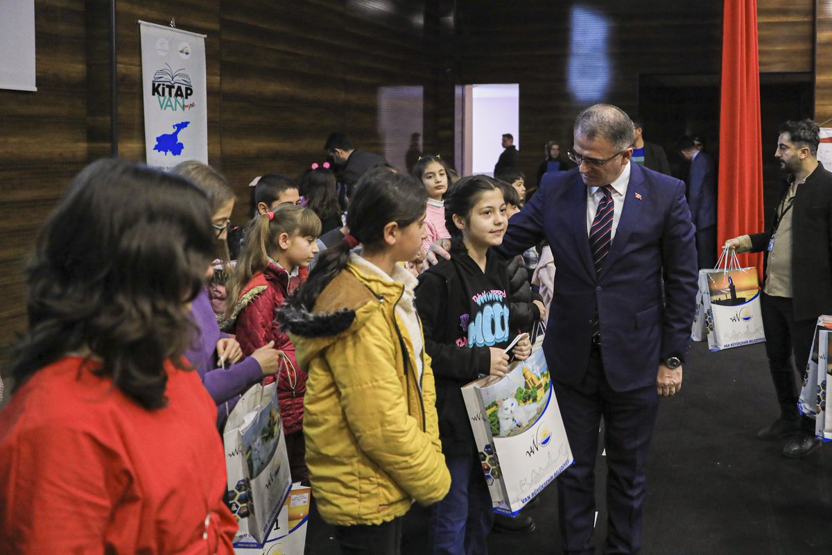 Kitap Van projesi 2. Kitap okuma il yarışmasında öğrencilerimiz;
5 sınıflarda il 1️⃣.si;
7. Sınıflarda il 1️⃣. si;
6. Sınıflarda il 3️⃣. sü;
3. Sınıflarda il 2️⃣. si;
derecelerini alarak büyük bir başarıya imza attılar.
<a href="/Edremit_MEM/">Edremit İlçe Millî Eğitim Müdürlüğü</a> <a href="/KITAPVAN1/">Kitap Van Projesi</a> <a href="/KitapVanEdremit/">Kitap_Van_Edremit</a>