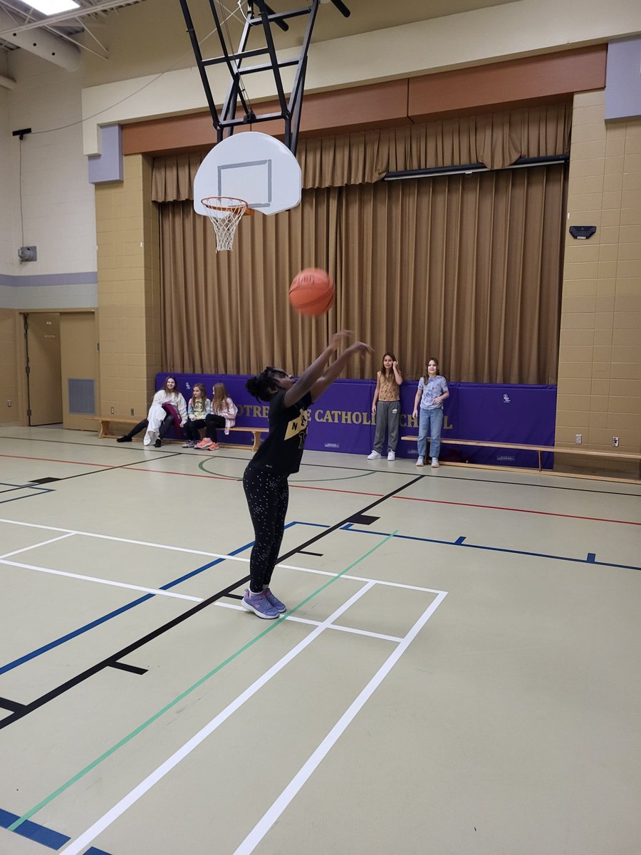 Thanks to the KoC for bringing the Freethrow Competition to Notre Dame today! 🏀