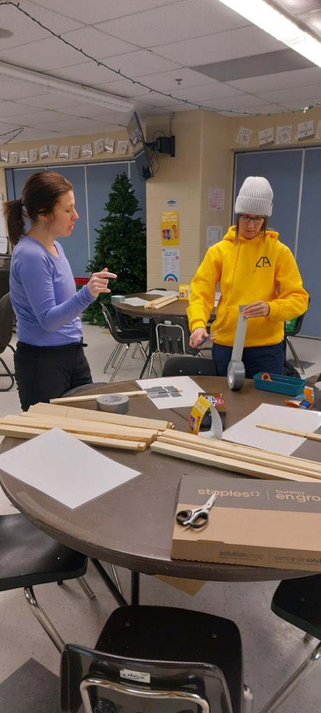 #ISupportSTF Chinook teachers prepping signs for the day. Class composition matters!