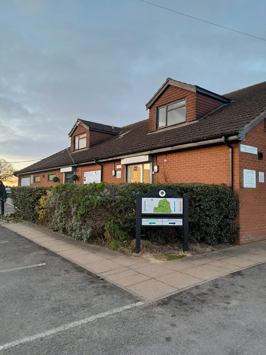 CaddingtonGolfC's tweet image. Positive days work around the clubhouse today. 

Hedges removed, car park poles installed. 

Some raised beds to go and a few tweaks on the poles still. 

#caddingtongolfcourse #clubhouse #golf #maintenance #greenkeeping
