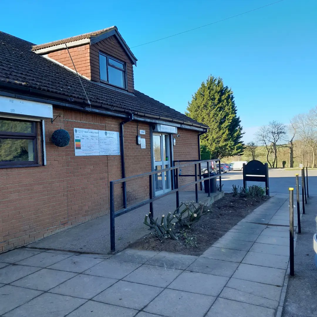 CaddingtonGolfC's tweet image. Positive days work around the clubhouse today. 

Hedges removed, car park poles installed. 

Some raised beds to go and a few tweaks on the poles still. 

#caddingtongolfcourse #clubhouse #golf #maintenance #greenkeeping