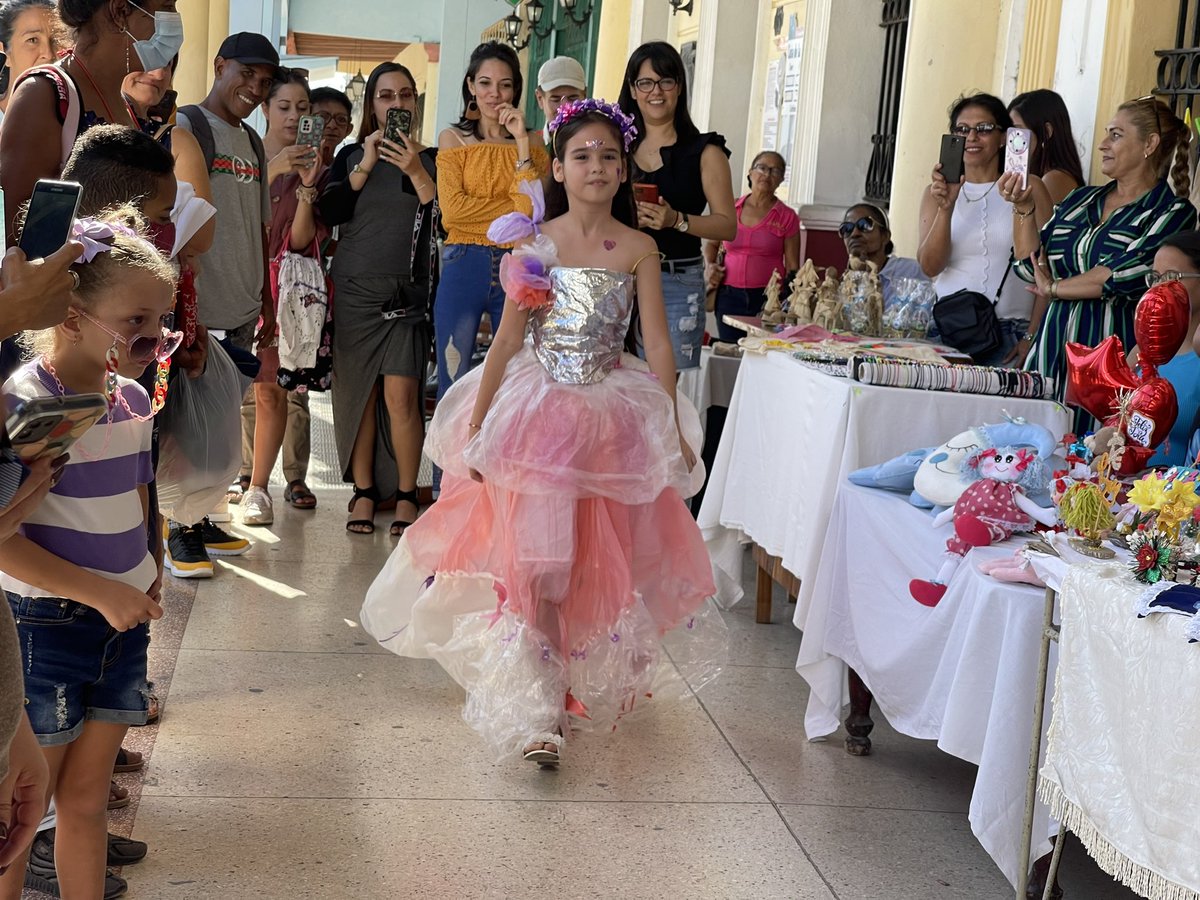 manueldositeo's tweet photo. “Mañana de fantasías”, donde disfrutamos de los proyectos: “Querubín “ de la profesora-instructora Yaneisi Guerrero, “Luz de Luna” de de la profesora-instructora Anisley Reyes, entre otros. Celebrando la 41 Semana de la Cultura Holguinera.
#SomosCulturaHolguín https://t.co/C4zxSgpgMw