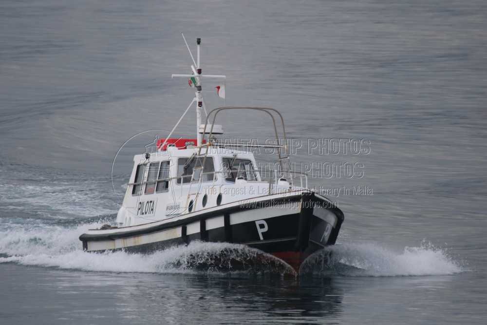 Shipguru's tweet photo. #Pilotboat #ALMAK at #Augusta, #Sicily - 11.01.2024 - https://t.co/nfgboxc3g3 - NO PHOTOS can be used or manipulated without our permission https://t.co/KMOConxfsi