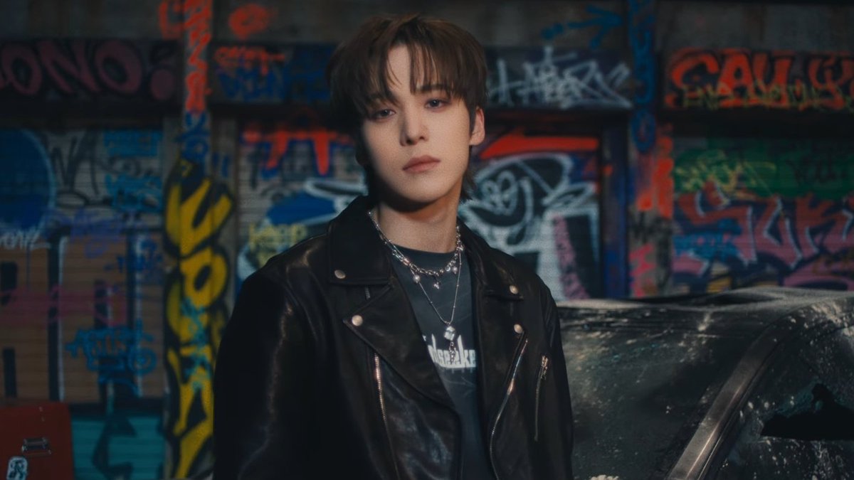 YUNH0E's tweet photo. yunho’s visuals in youth mv ❤️‍🔥 https://t.co/hIZrZAoXeP