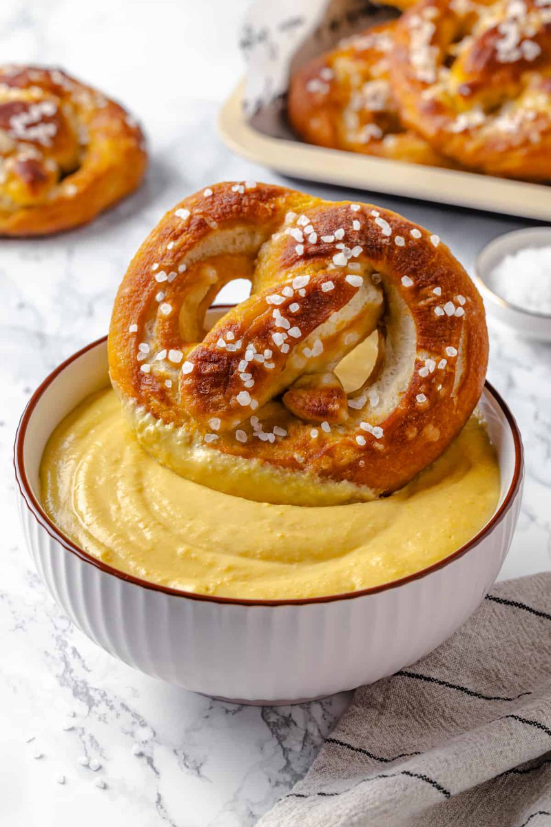 jessinkitchen's tweet photo. Vegan Soft Pretzels 🥨🥨🥨 It's fun to make and the results are outstanding—chewy, buttery, and perfect to serve with your favourite dipping sauce!! #veganpretzels #veganrecipe #veganfood #Veganuary 

https://t.co/QgxzFkUtoa https://t.co/CDT2SYXrLs