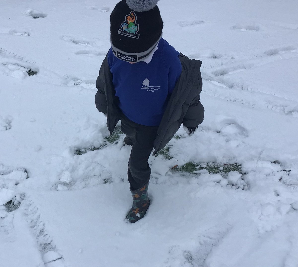 RecepWoodley's tweet photo. We have had so much fun in the snow today. We loved making pictures by drawing in the snow, making footprints and even jumping in it! We even had some discussions about our favourite types of weather. 

ASK ME which type of weather is my favourite and why. https://t.co/nIZ3sHD6As
