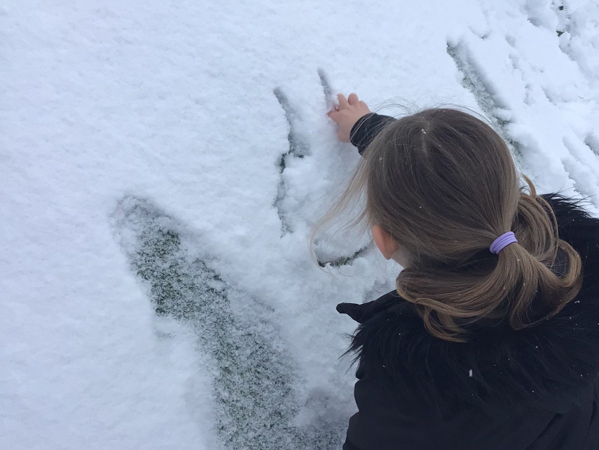 RecepWoodley's tweet photo. We have had so much fun in the snow today. We loved making pictures by drawing in the snow, making footprints and even jumping in it! We even had some discussions about our favourite types of weather. 

ASK ME which type of weather is my favourite and why. https://t.co/nIZ3sHD6As
