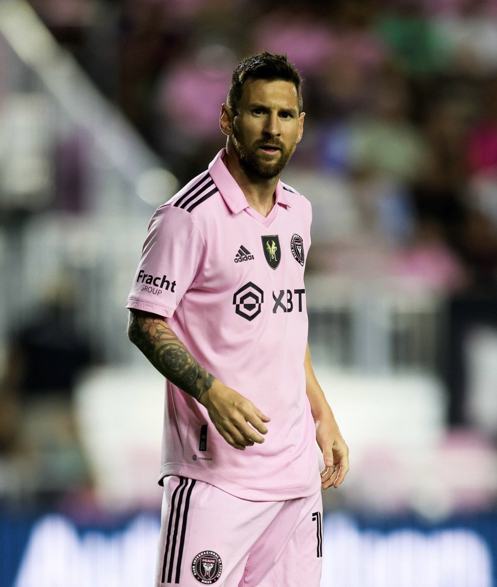 Definamos esto de una vez y para siempre: 

¿Quién mereció ganar el premio The Best de la FIFA?

🔁 Erling Haaland 

♥️ Lionel Messi