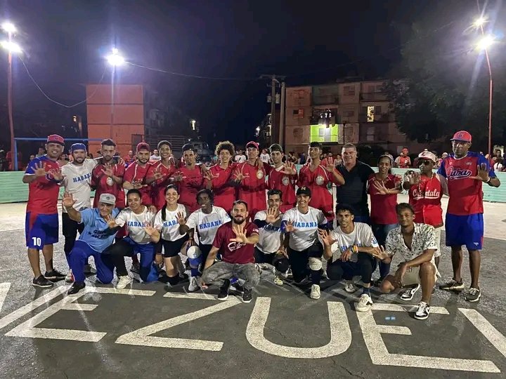 El municipio de Venezuela en la provincia de Ciego de Ávila realizó para la historia del baseball5 en Cuba la  Copa Venezolana. Un evento oficial con partidos nocturnos, que constituyó una fiesta para los habitantes de la comunidad.
cvi.icrt.cu/la-habana-no-d…