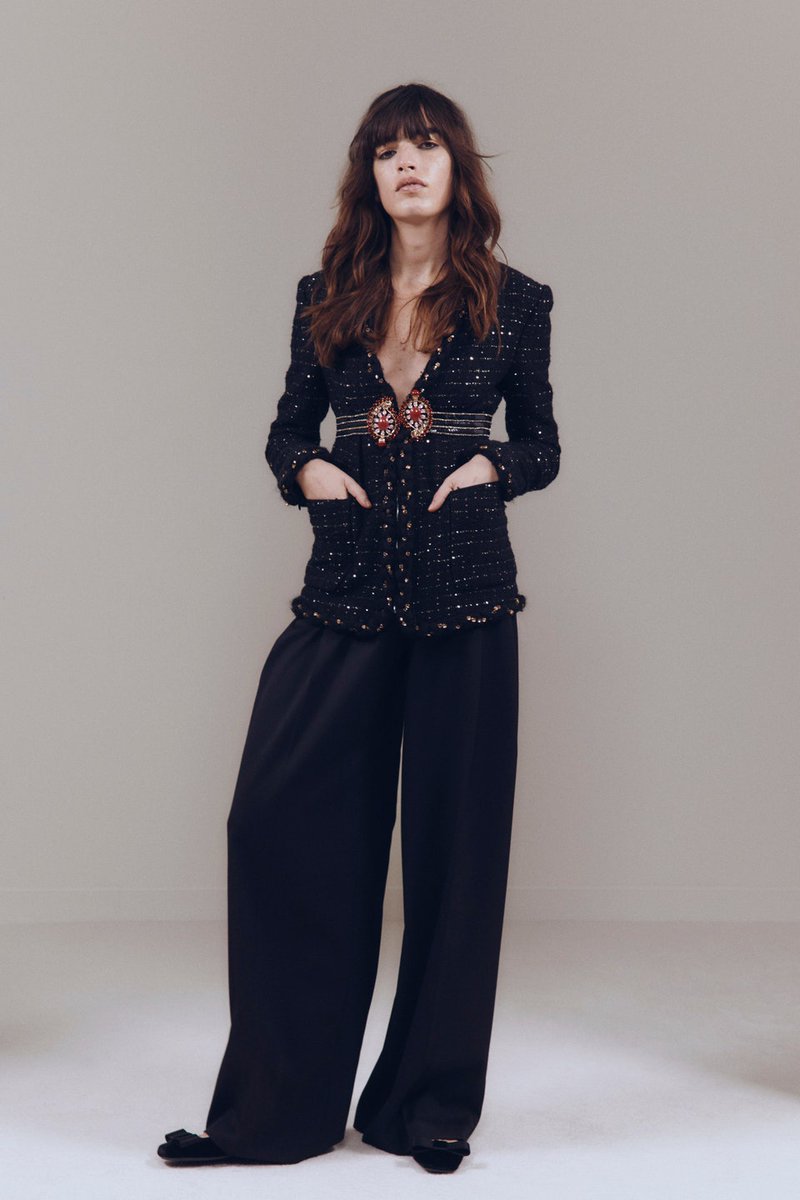 LadymiaMicky's tweet image. Collezione Pre Fall 24 Giambattista Valli #GiambattistaValli #PreFall24 #moda #outfit #look #fashion #fashionstyle #style #fashionista #trendy #tendenza #glam #glamour #musthave 👗😍❤️