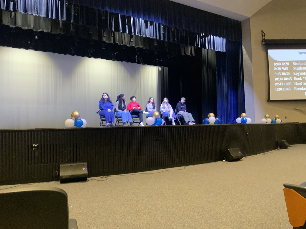 Listening to the student panel at What I Wish You Knew. #growwithjordan #dtl_jsd