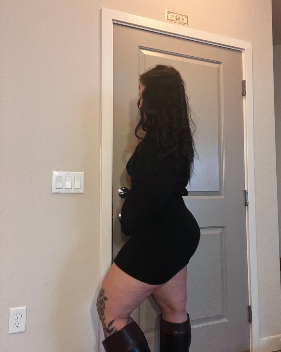 rose_shana30's tweet photo. That booty though #curvy #fangirl #dress #FolloMe #fullfigure #inkedgirl #naughty #legtattoo #nogap #pawglivesmatter #request #littleblackdress #TuesdayFeeling #boots #messyhair https://t.co/2iy3dHy2YL