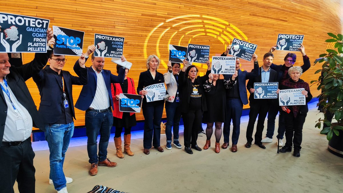 BNG_ParlEuropa's tweet photo. 📸📸 Compartimos imaxes do acto de solidariedade con Galiza convocado por @anamirandapaz no Parlamento Europeo
#Contaminación #Pelets #MareaBranca https://t.co/8Dn4eNIPCy