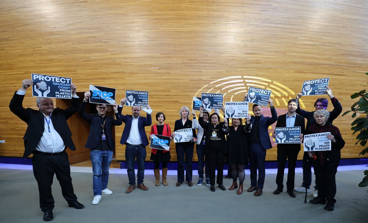 BNG_ParlEuropa's tweet photo. 📸📸 Compartimos imaxes do acto de solidariedade con Galiza convocado por @anamirandapaz no Parlamento Europeo
#Contaminación #Pelets #MareaBranca https://t.co/8Dn4eNIPCy