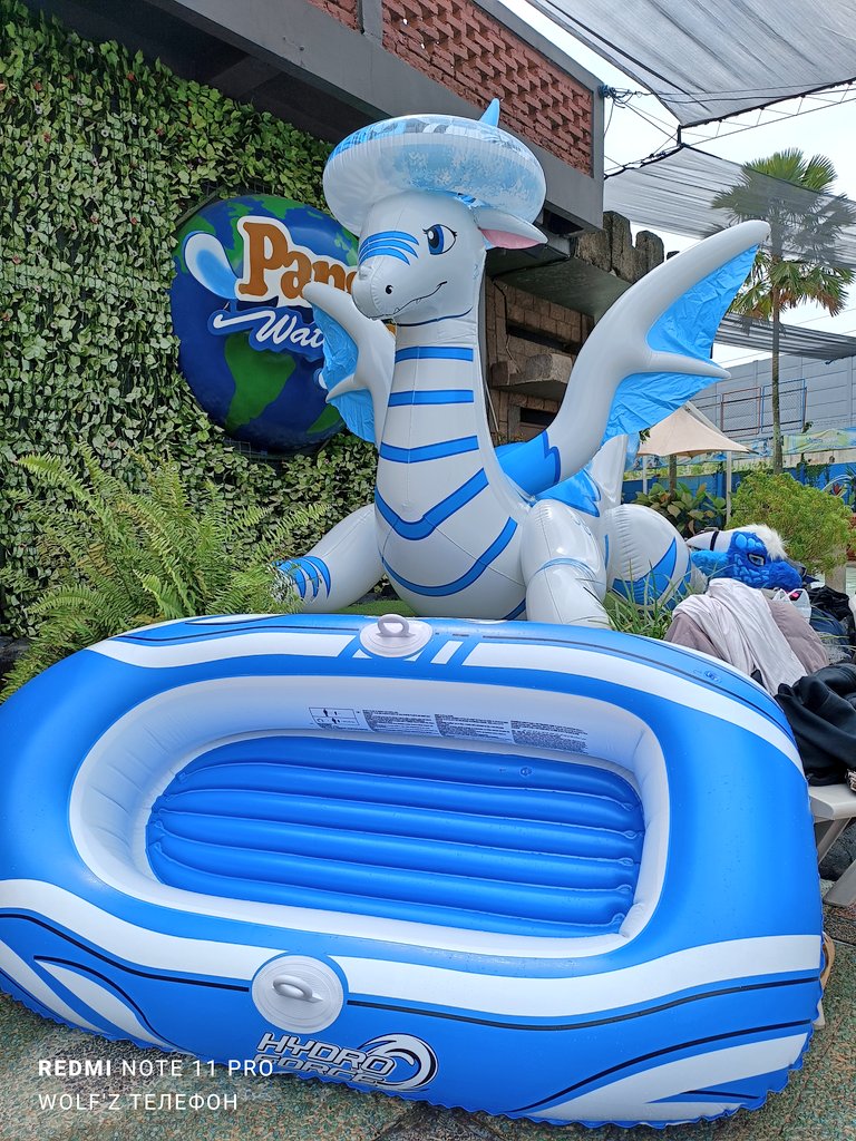 Happy #AppreciateADragonDay everyone. FyaRyuu is very happy and i was forgot this, but it's okay for now and together we celebrate it 🎉🥳🎈
#inflatable #FyaRyuu #DRAGON #InflatableDragon #DragonPooltoy #Pooltoys