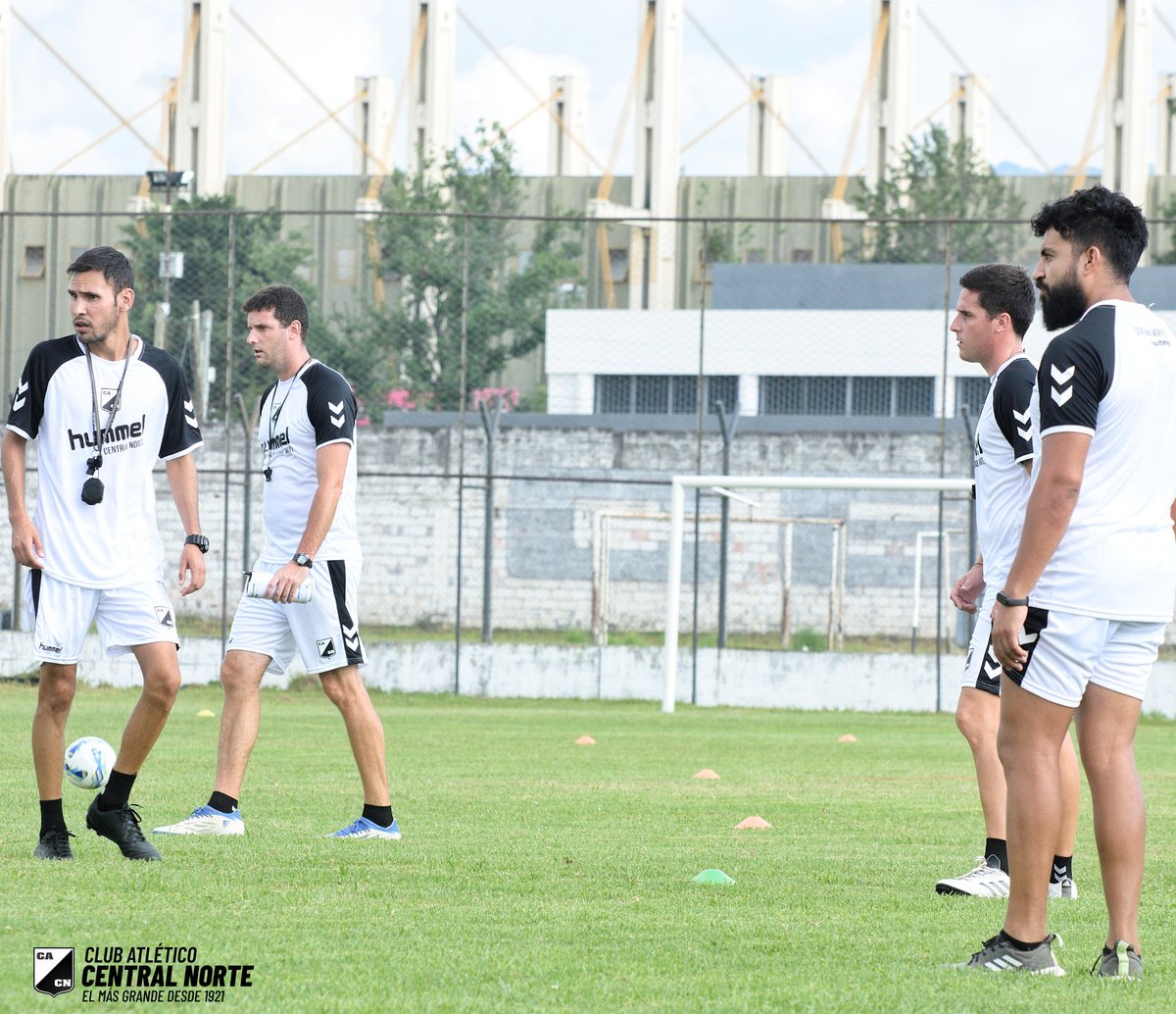 Veo esta foto de <a href="/CACNoficial/">Central Norte de Salta</a>  y me llena de alegría. Además de los hermanos Zamarian (buena gente y muy preparados) está Juancito Riarte <a href="/jmriarte/">Juan Mateo</a> amigo de mis hijos en su infancia, siempre mostrando esa pasión por el cuervo. Hoy es el PF confirmado. Felicitaciones Juan.