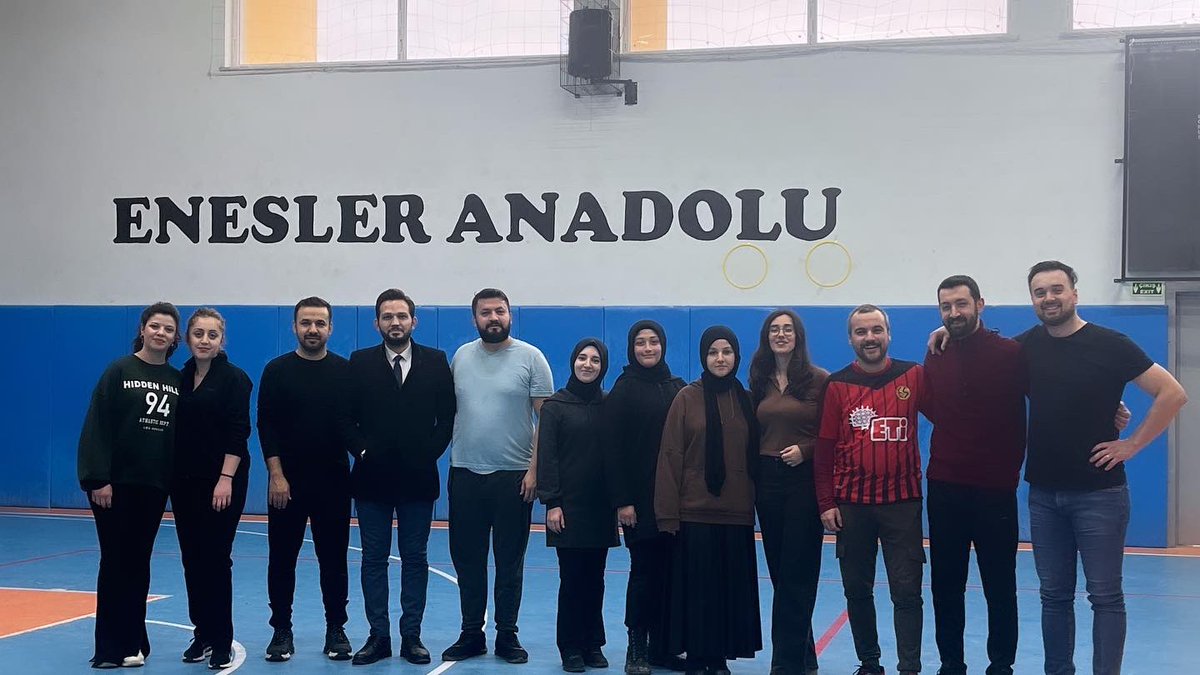EneslerL's tweet photo. 🏐 “Etkinlik Haftası” kapsamında Spor ve Oyun Etkinliliği’nde Öğretmen ve öğrencilerimiz Voleybol maçı yapmışlardır.

#Eaihl https://t.co/JNd76heCsO