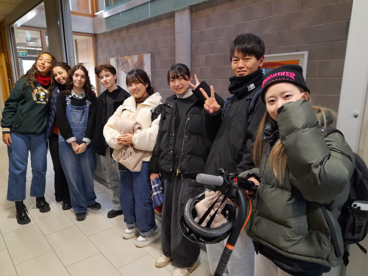 ULLangCentre's tweet photo. Some of our students from Argentina and Japan took part in a class exchange last week, and they learnt lots about each other's countries by discussing various topics such as sport and music ⚽🎵
@ULGlobal
@UL
#StudyAtUL
#studyatullc https://t.co/8mL7GLkOn1